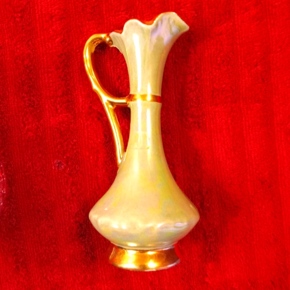 Vintage Evelyn ceramic vase